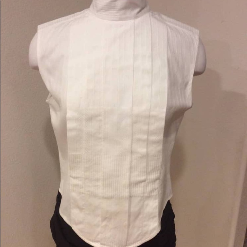 CHANEL white cotton top. Size 40. US M. Like new.